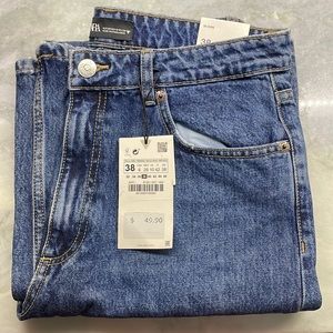 Zara Relaxed Flare High-rise Jeans. US size 6. 100% cotton. Style #9123227400.
